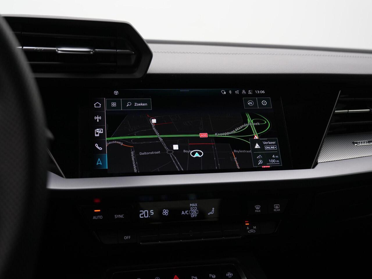 Audi A3 Limousine 30 TFSI 116 pk S-tronic S-Line Business Edition | Navigatie | Parkeersensoren voor/achter | Sportonderstel | Afgevlakt sportstuur