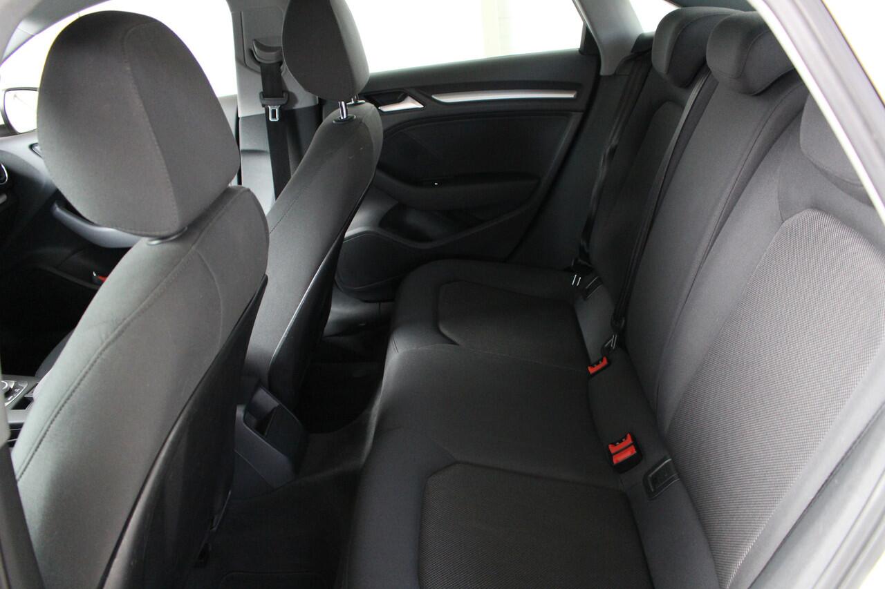 Audi A3 Limousine 35 TFSI 150PK Navigatie | Lichtmetalen velgen | Cruise Control