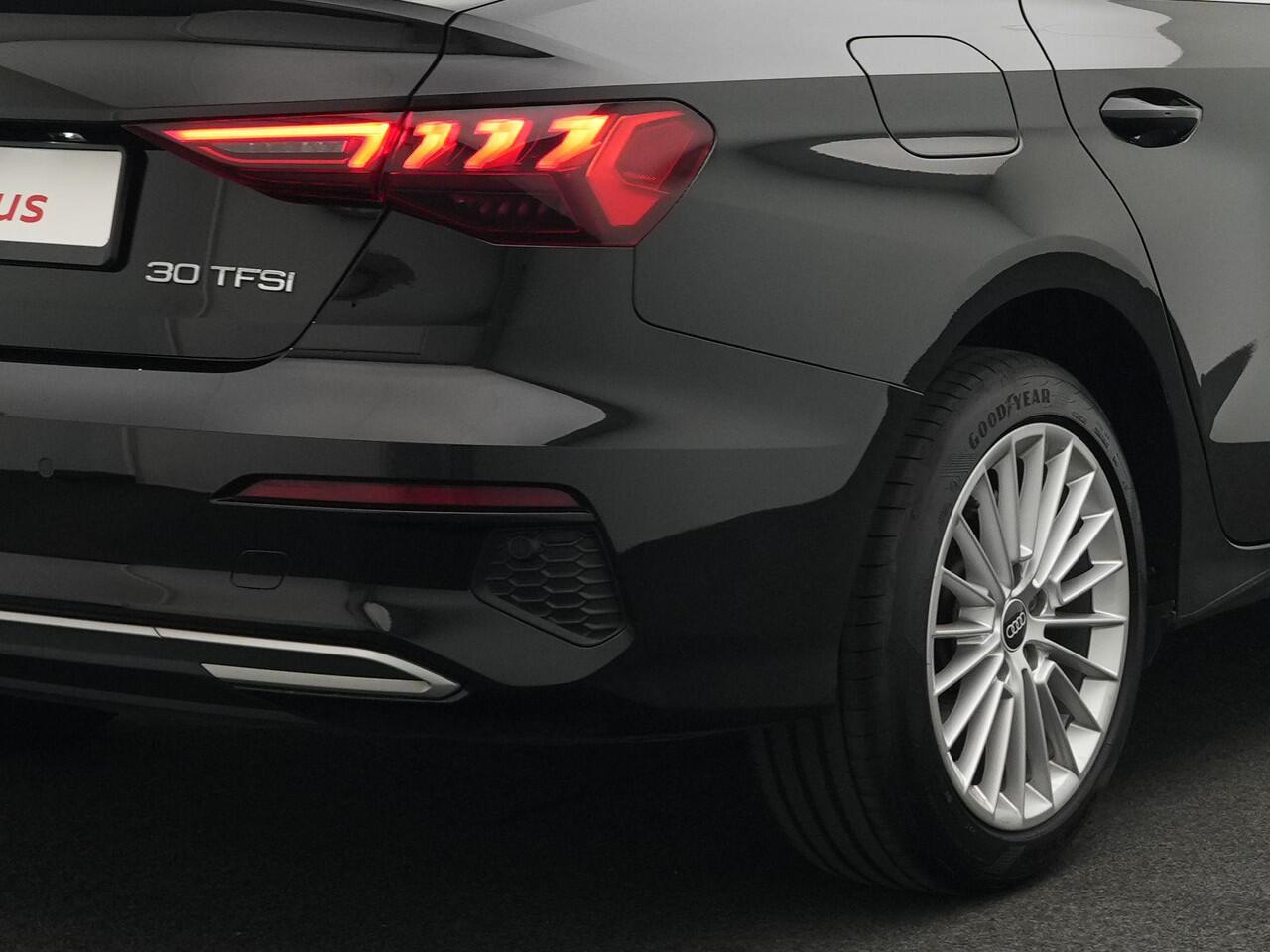 Audi A3 Limousine 30 TFSI 110 pk Business edition | LED | Parkeersensoren achter | Cruise Control | Climatronic | 17 inch