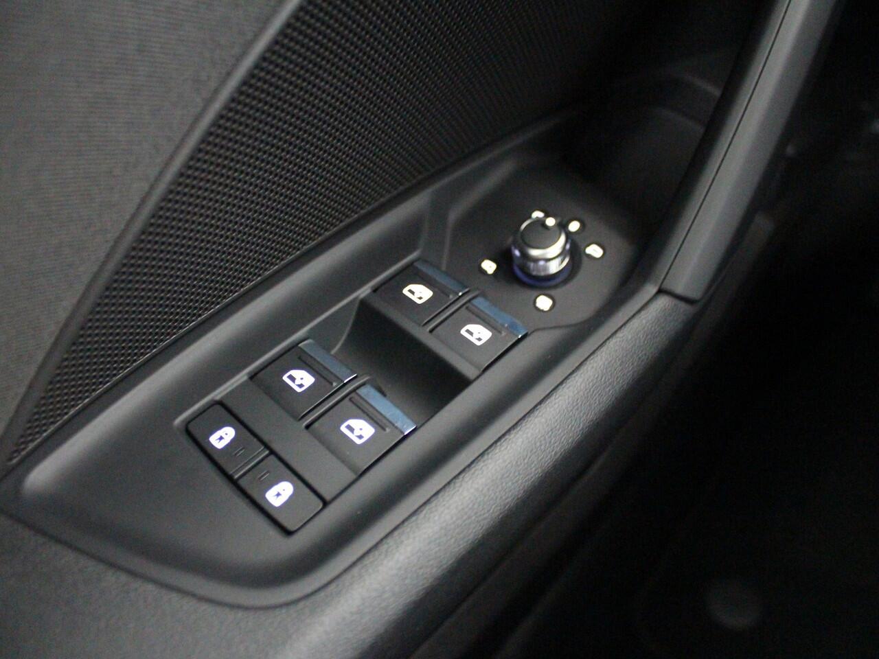 Audi A3 Limousine 35 TFSI Business edition | S Tronic | ACC | Trekhaak | Adaptive drive assist |*