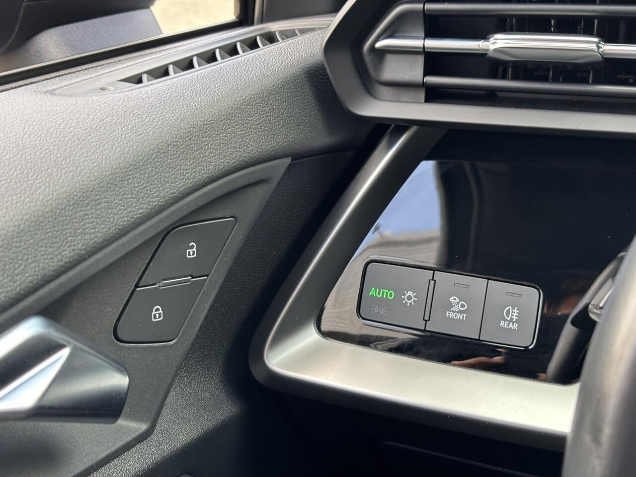 Audi A3 Limousine 35 1.5 TFSI edition one / Nieuwjaarsvoordeel, nu ¤850.- in prijs verlaagd! / Apple Carplay/ Android Auto / BTW / Digital Cockpit / Keyless / Camera / Stoelverwarming /