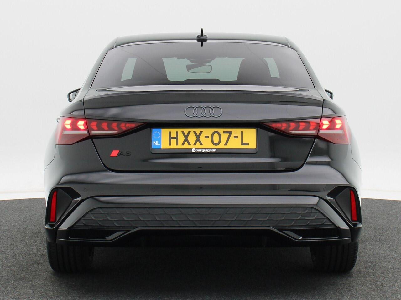 Audi A3 Limousine 30 TFSI | S edition | | 18 inch velgen | Privacyglas | Sonos 3d | Zwart optiek |