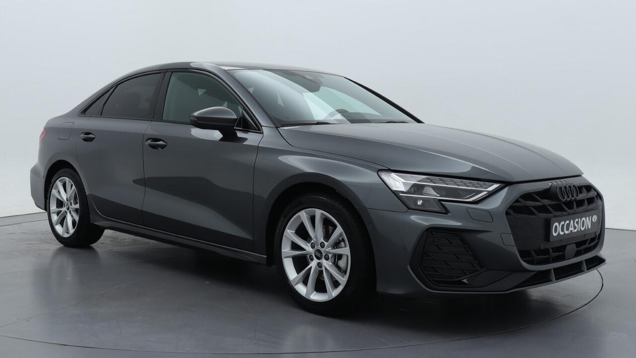 Audi A3 Limousine 30 TFSI S edition | PDC V+A | Camera | Zwart optiek | Audi Sound | Privacy glas |