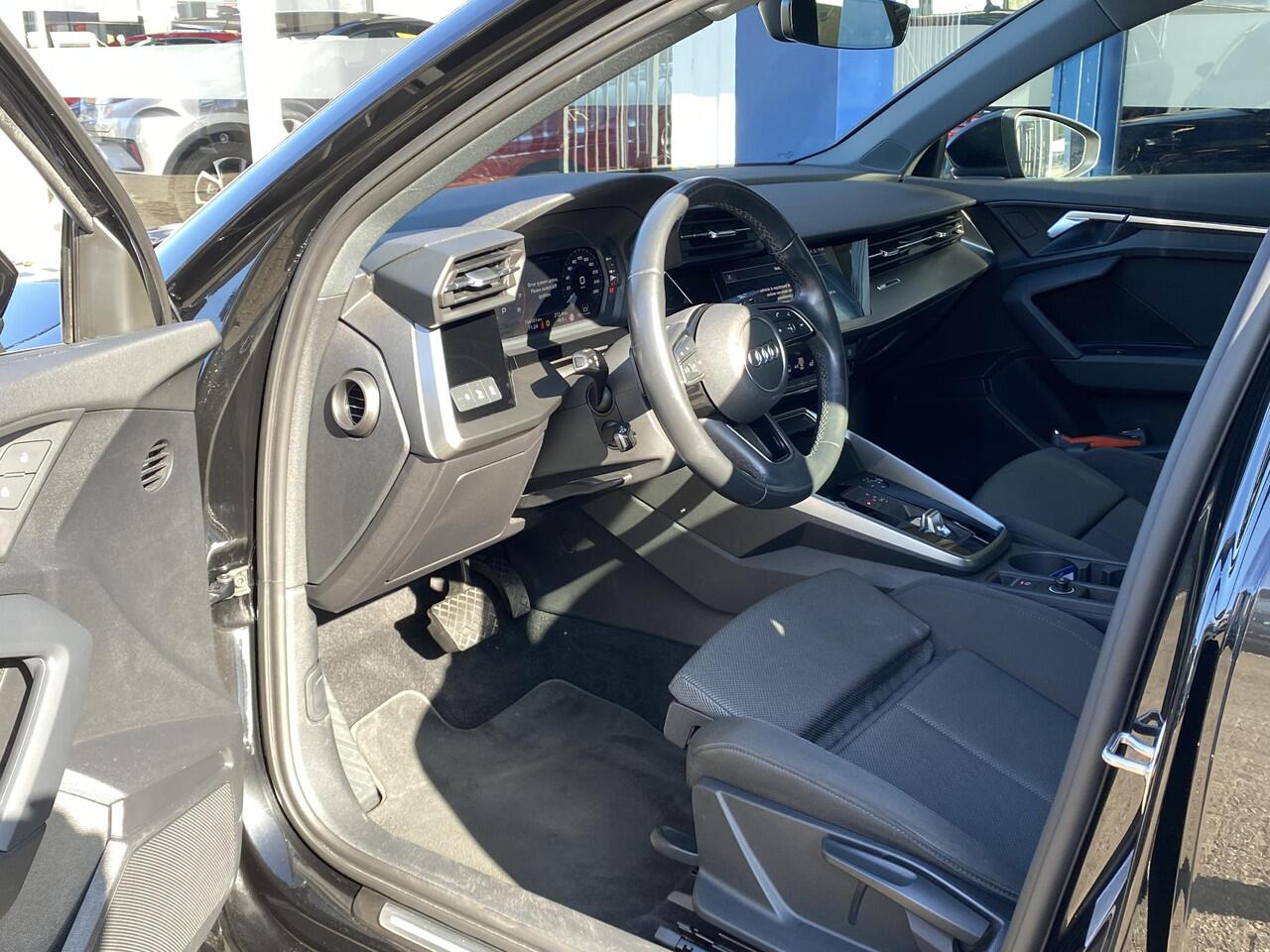 Audi A3 Limousine 30 TFSI Business edition / Nieuw Model / Automaat / NL-Auto / Digitaal Dashoard / LED / DAB / Apple-Carplay&Android-Auto / Adaptieve Cruise-Control / Climate-Control / Draadloze-Telefoonlader / Radio-Bluetooth / Navi / Flippers / ELKTR-Pakket / 