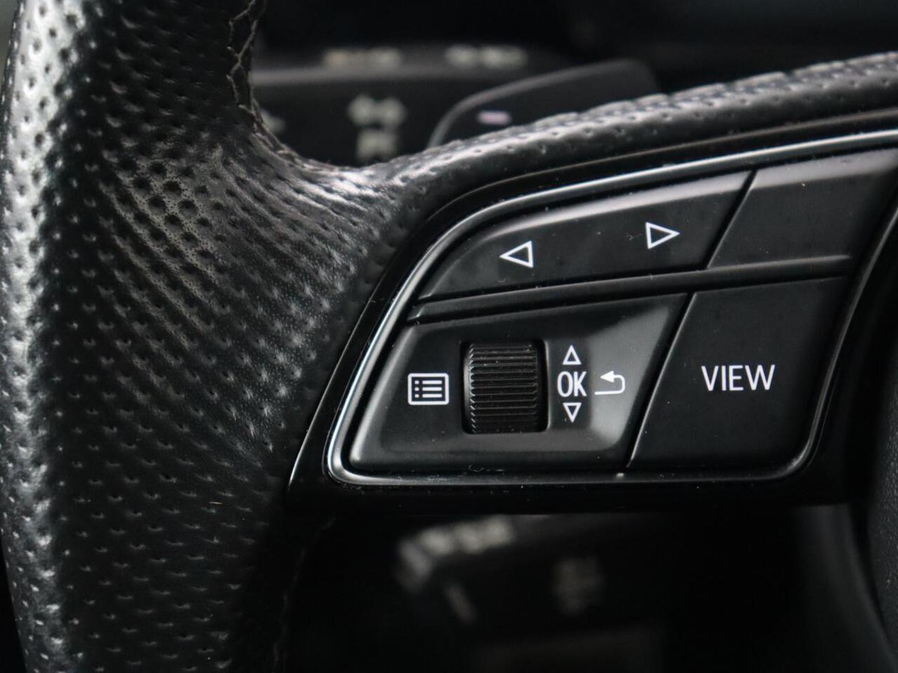 Audi A3 35 TFSI S edition | Panoramadak | Virtual Cockpit | Full LED | Carplay | Sportstoelen | Half leder | Navigatie | Climate control | Parkeerhulp | Bluetooth