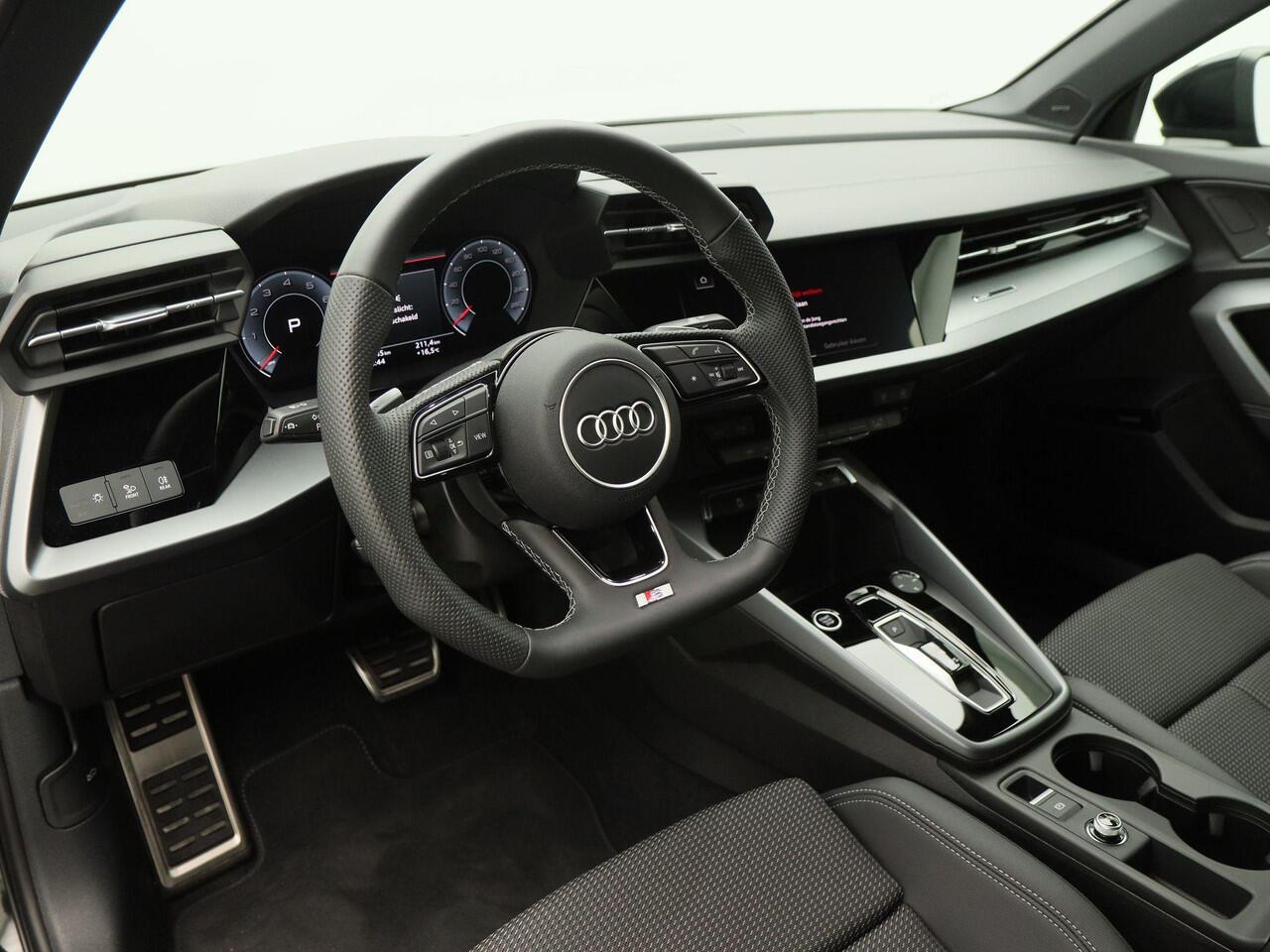 Audi A3 Limousine 30 TFSI | S edition | | 18 inch velgen | Privacyglas | Sonos 3d | Zwart optiek |