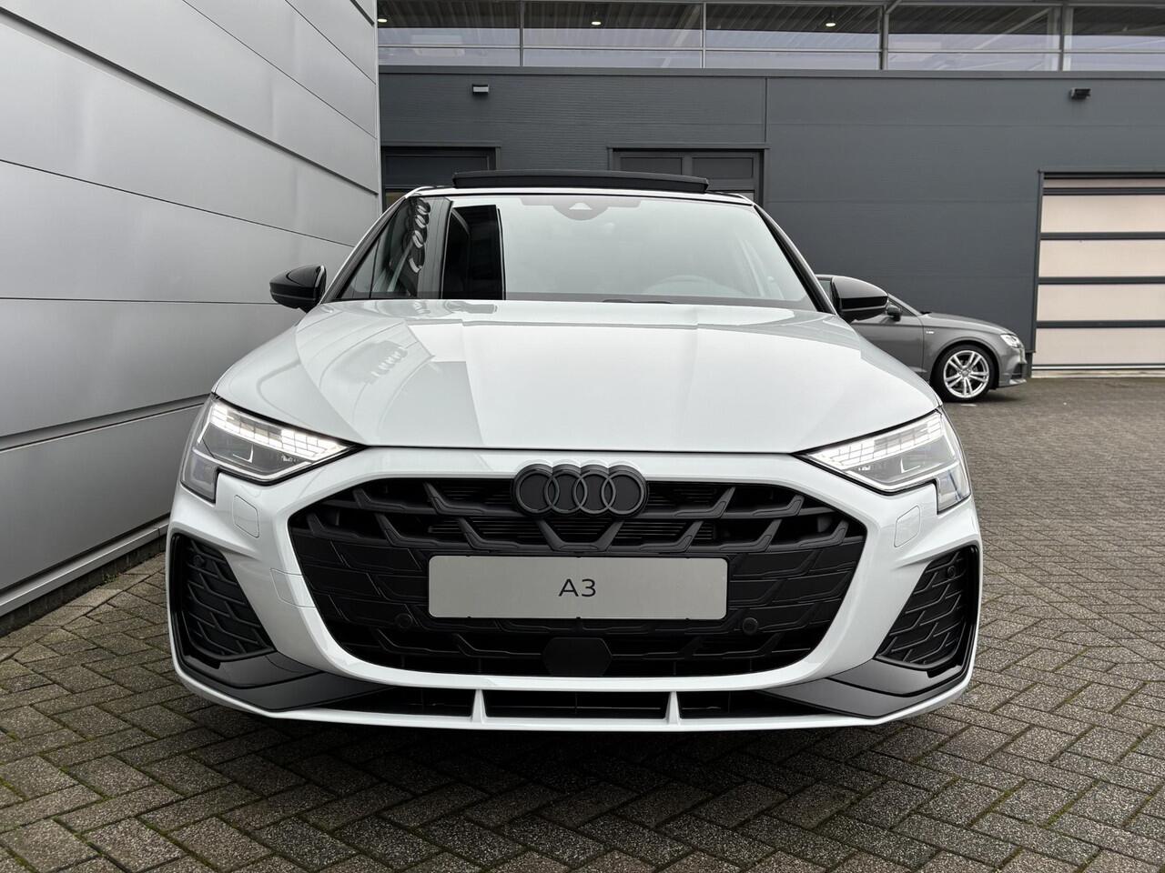 Audi A3 Limousine S edition 30 TFSI 85 kW / 116 PK Limousine 7 versn S tronic 7 | 18" lm Velgen | Elektrisch glazen panorama-dak | Assistentie Pakket |