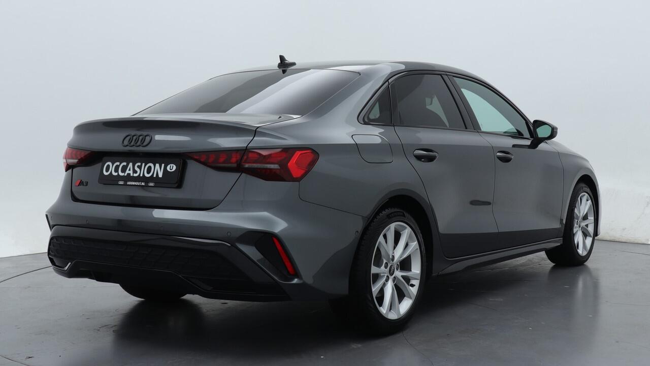 Audi A3 Limousine 30 TFSI S edition | PDC V+A | Camera | Zwart optiek | Audi Sound | Privacy glas |