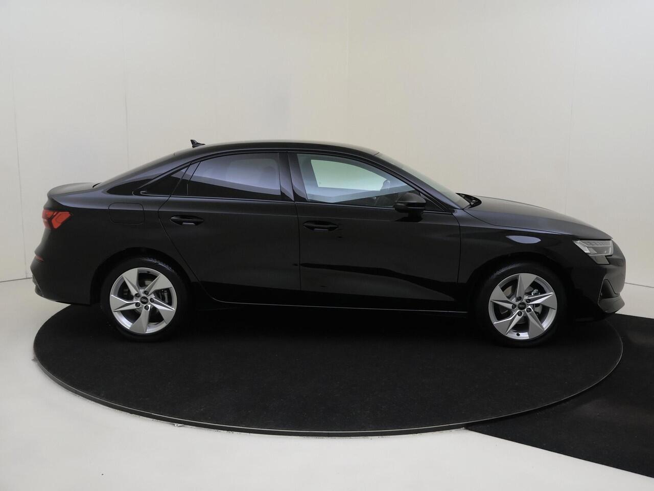 Audi A3 Limousine 35 TFSI Advanced edition | Parkeerassistent | Audi virtual cockpit plus | Cruise control | CarPlay | Navigatie Plus | Parkeersensoren | Dynamische knipperlichten |