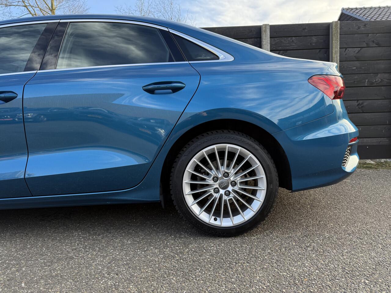 Audi A3 Limousine 35 TFSI Business edition nieuw model!