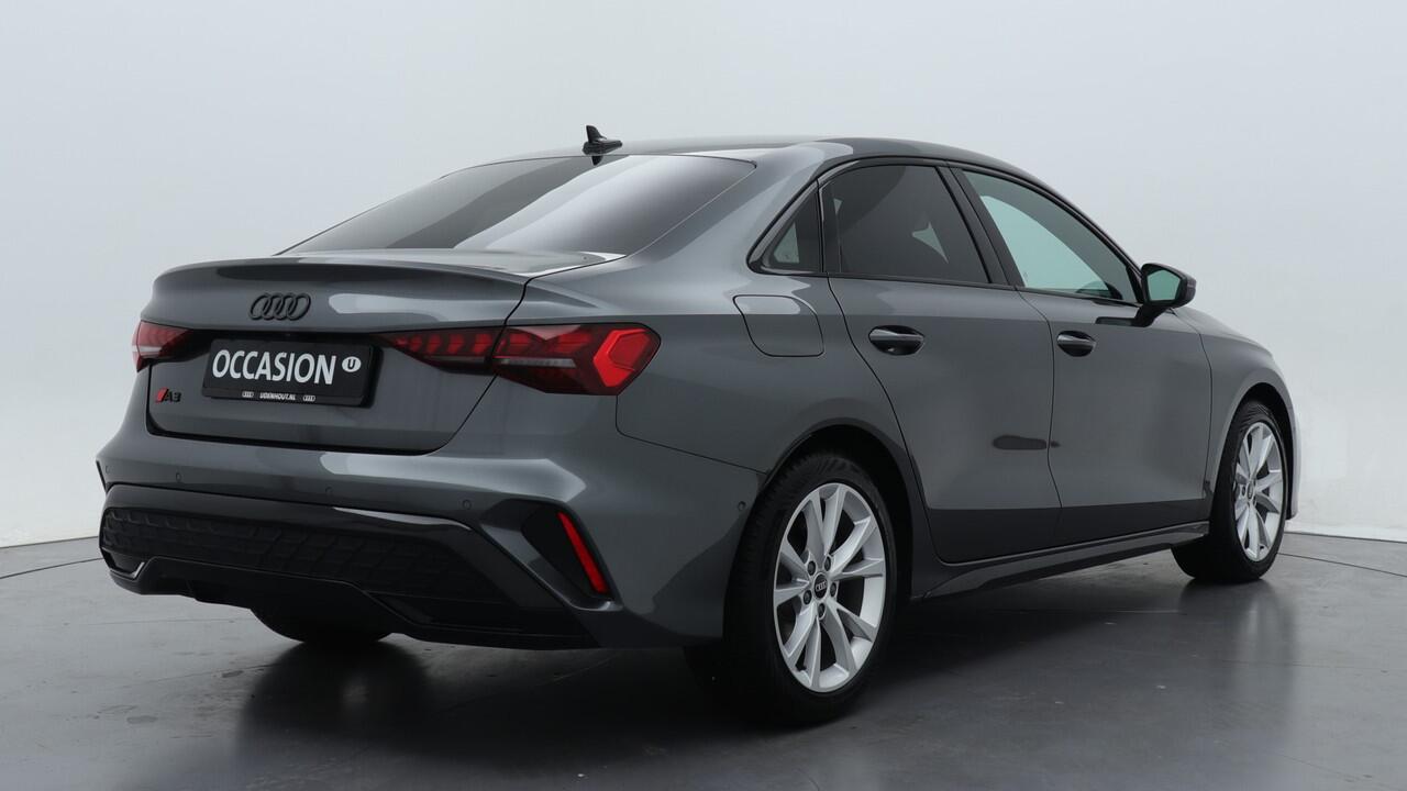 Audi A3 Limousine 30 TFSI S edition | PDC V+A | Camera | Zwart optiek | Audi Sound | Privacy glas |
