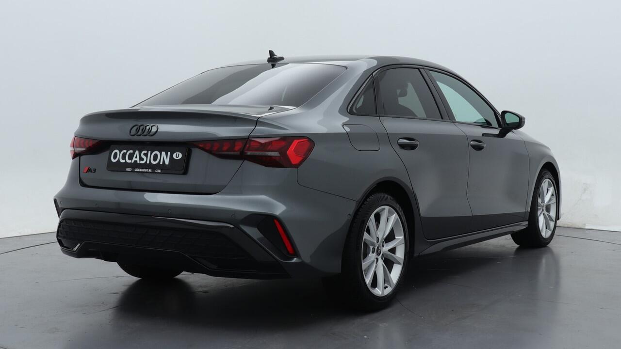 Audi A3 Limousine 30 TFSI S edition | PDC V+A | Camera | Zwart optiek | Audi Sound | Privacy glas |
