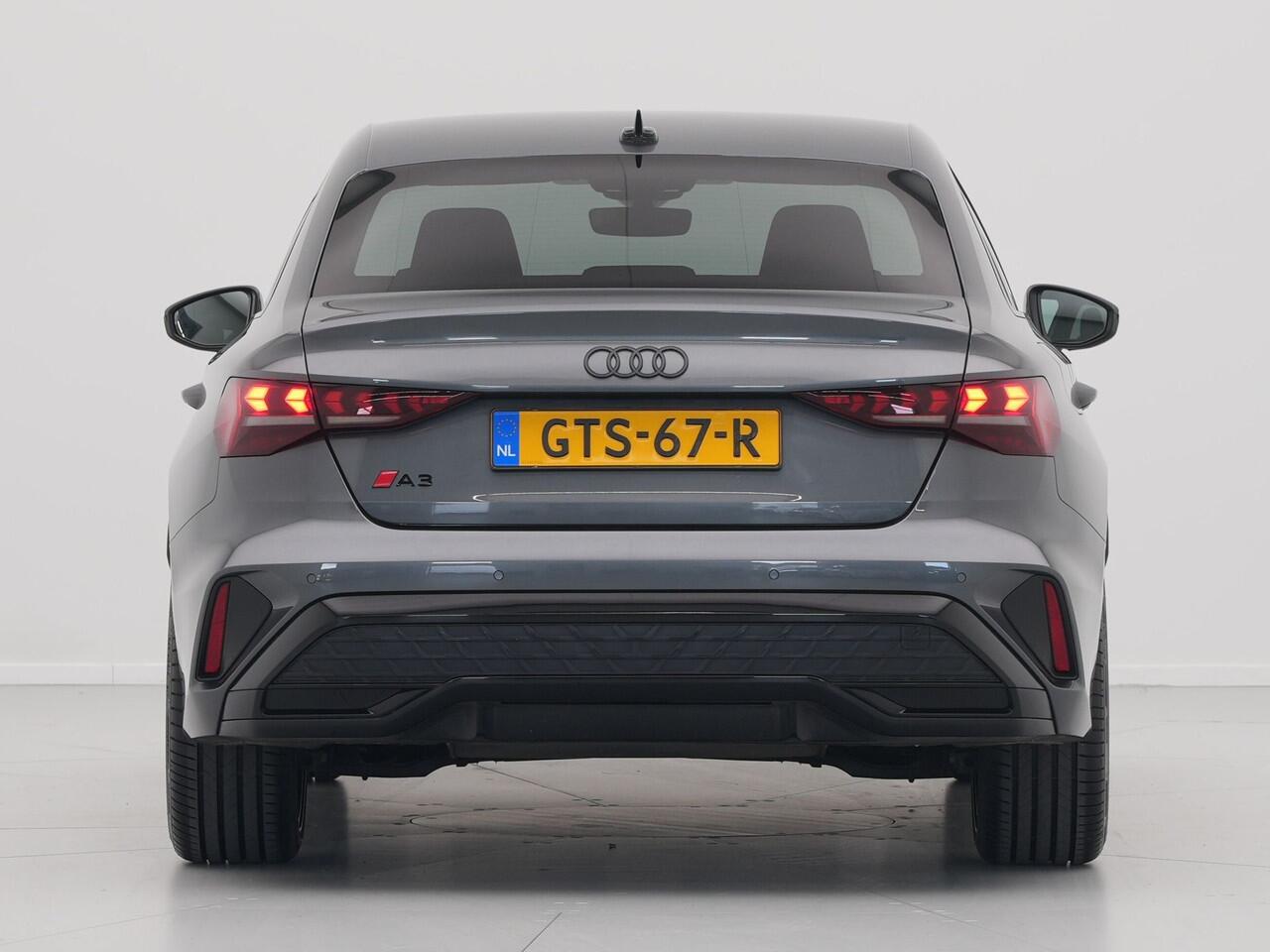 Audi A3 Limousine 30 TFSI 116 pk S Line edition Facelift model, Optiek zwart, LEd, PDC, Climatronic