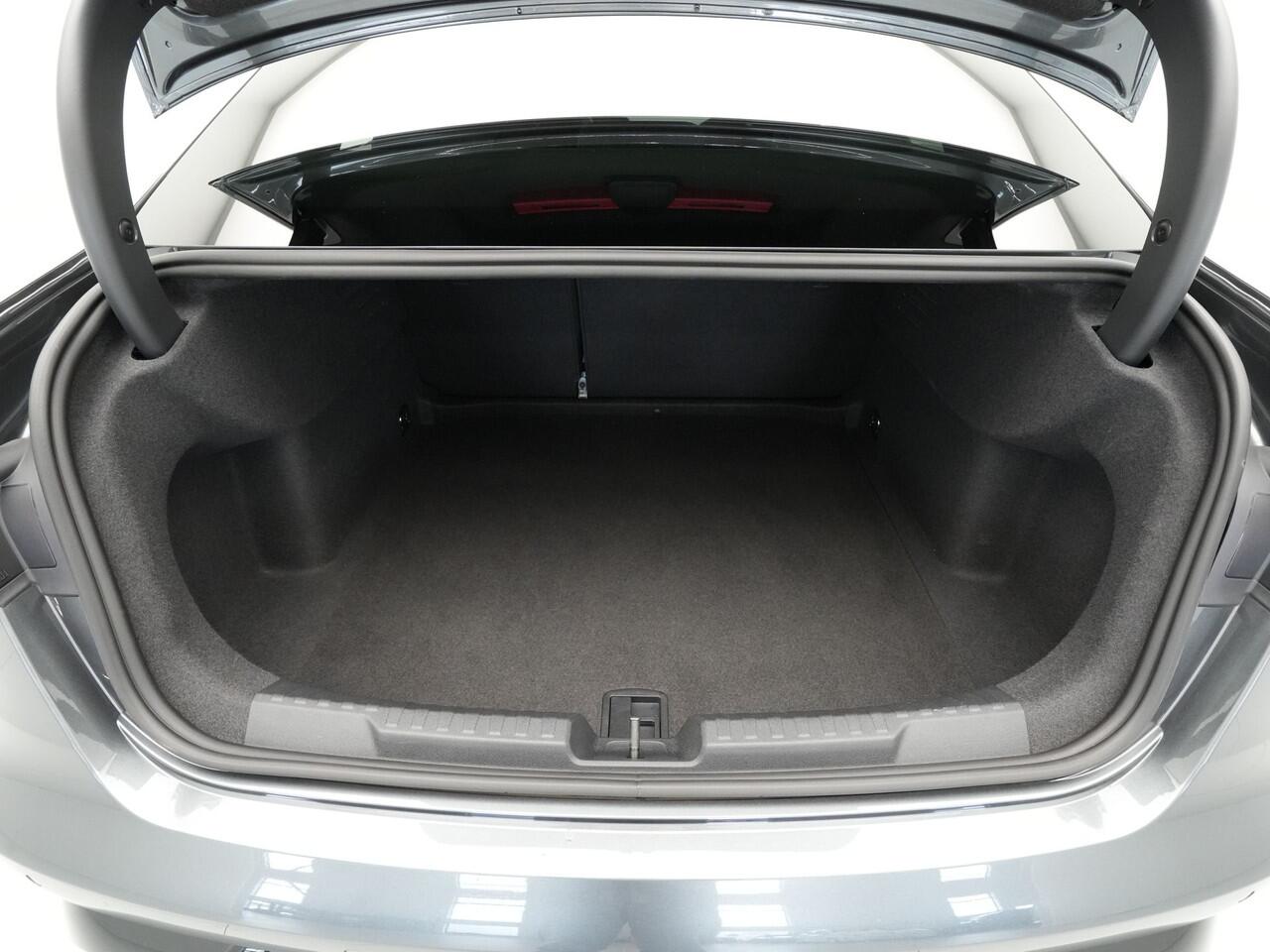 Audi A3 Limousine 30 TFSI 116 pk S Line edition Facelift model, Optiek zwart, LEd, PDC, Climatronic