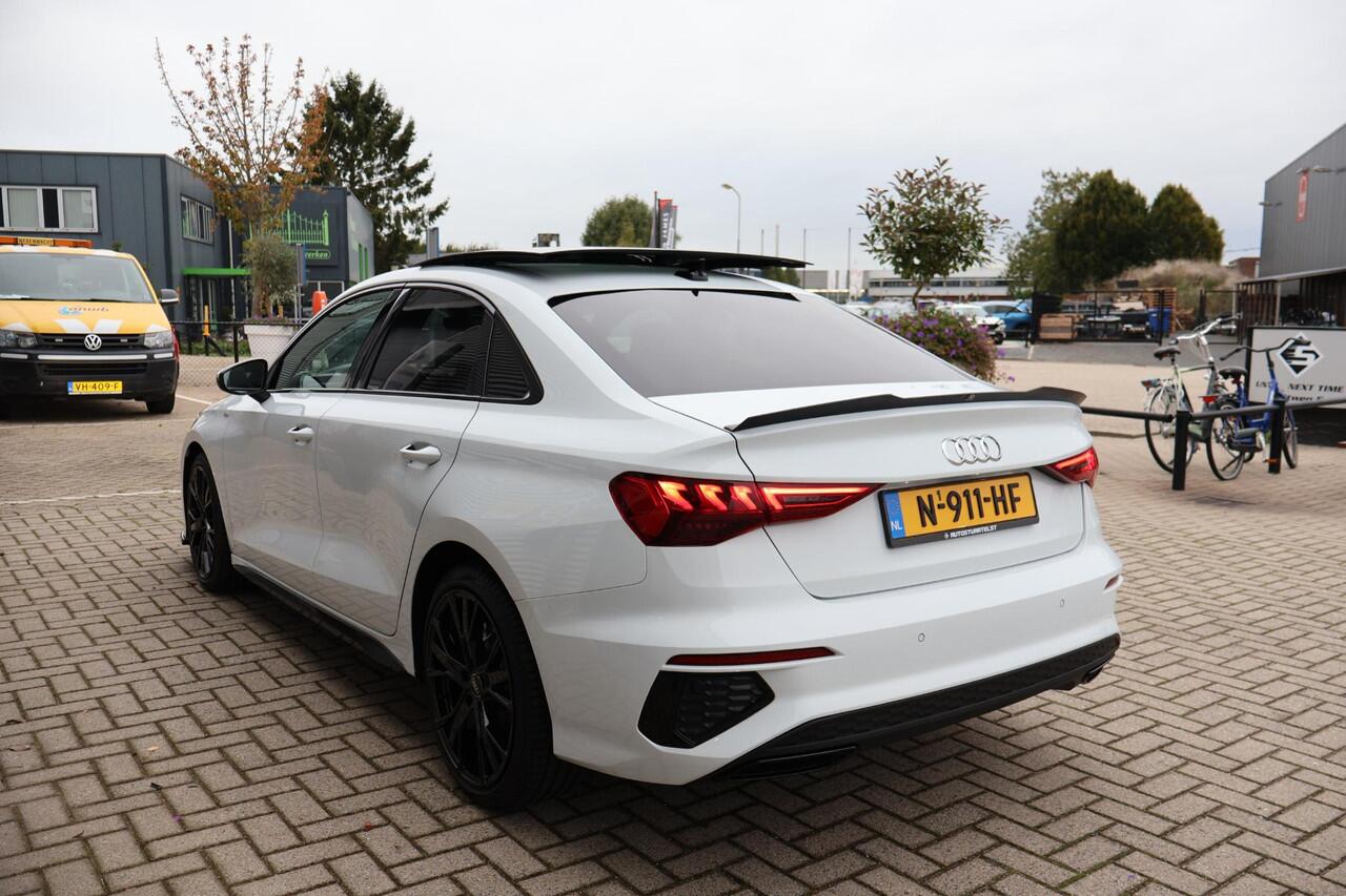 Audi A3 Limousine 30 TFSI S edition 1e Eigenaar | NL-Auto | Dealer Onderh | PANO | BTW | Maxton | Matrix LED | Stoelverwarming | Pre Sense | Climate | Keyless | Carplay | Navi | PDC