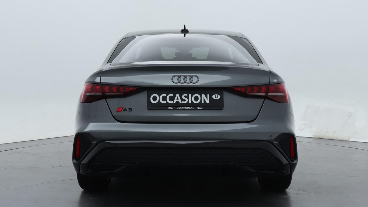 Audi A3 Limousine 30 TFSI S edition | PDC V+A | Camera | Zwart optiek | Audi Sound | Privacy glas |