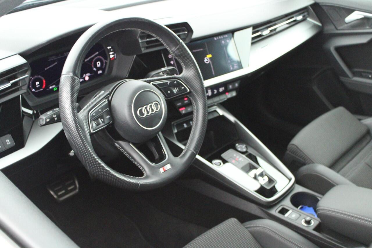 Audi A3 Limousine 35 TFSI 150pk S-Tronic 2x S-Line Navigatie Stoelverwarming