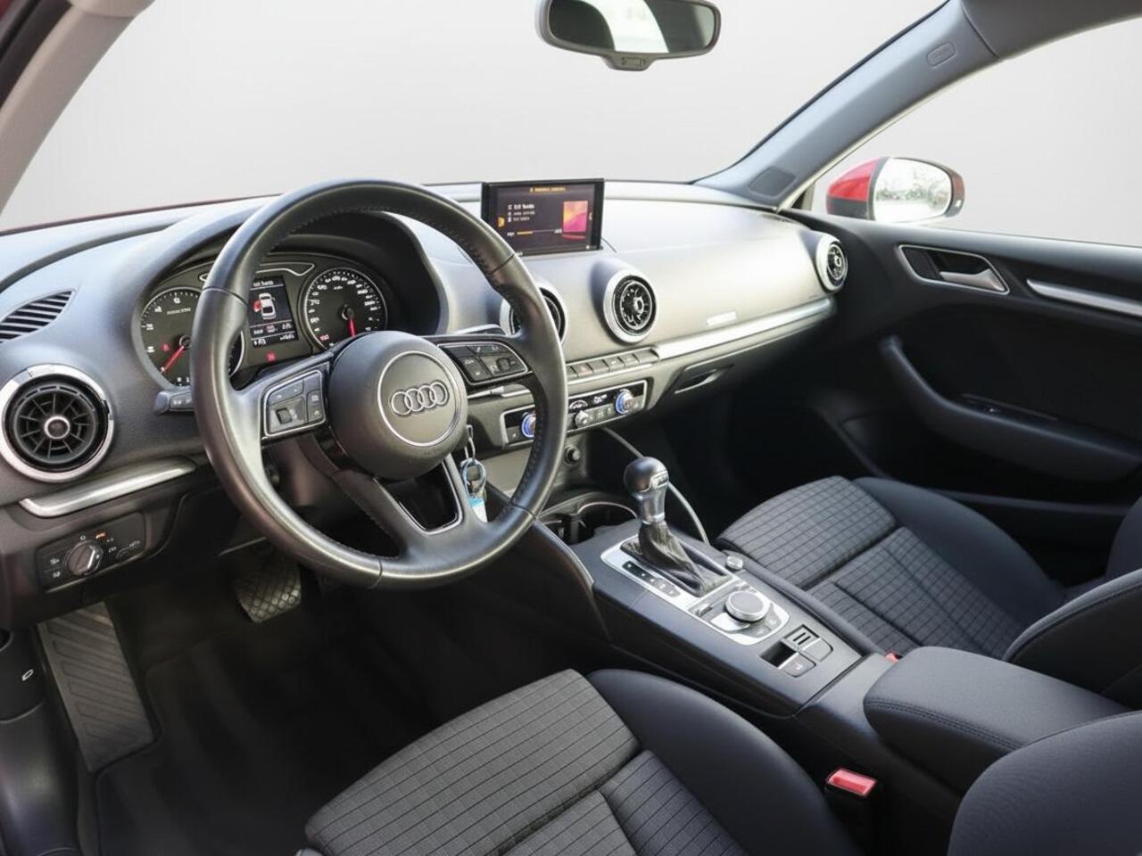 Audi A3 Limousine 35 TFSI Business edition | Clima | Cruise | Multimedia/Navi | PDC + Camera |