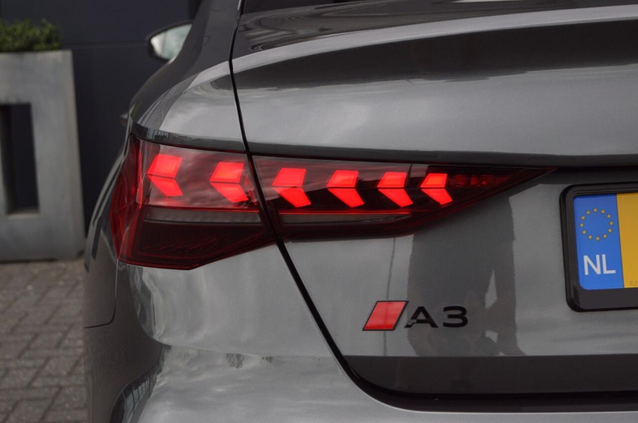 Audi A3 Limousine 1.5 TFSI S-line 150pk Facelift/Leer ruitmotief/ Panodak/Sonos/Head-up/LED