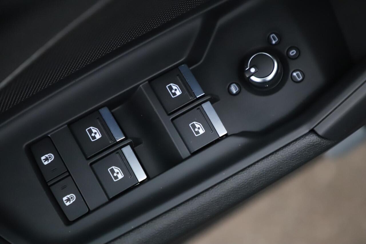 Audi A3 Limousine 30 TFSI Advanced edition Automaat 18 inch RS Look Velgen Sportstoelen Full LED Navigatie Carplay Android Clima Cruise Lane Assist