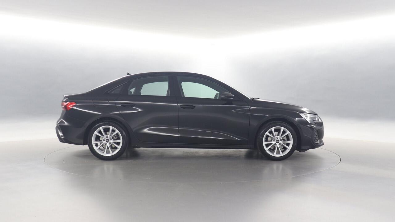 Audi A3 Limousine 30 TFSI 115pk S-Line Edition S-Tronic / Navigatie / Camera / Inparkeerhulp