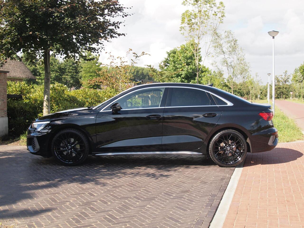 Audi A3 Limousine 35 TFSI S edition Dubbele S-line | Apple Carplay | Nederlandse Auto | Trekhaak |