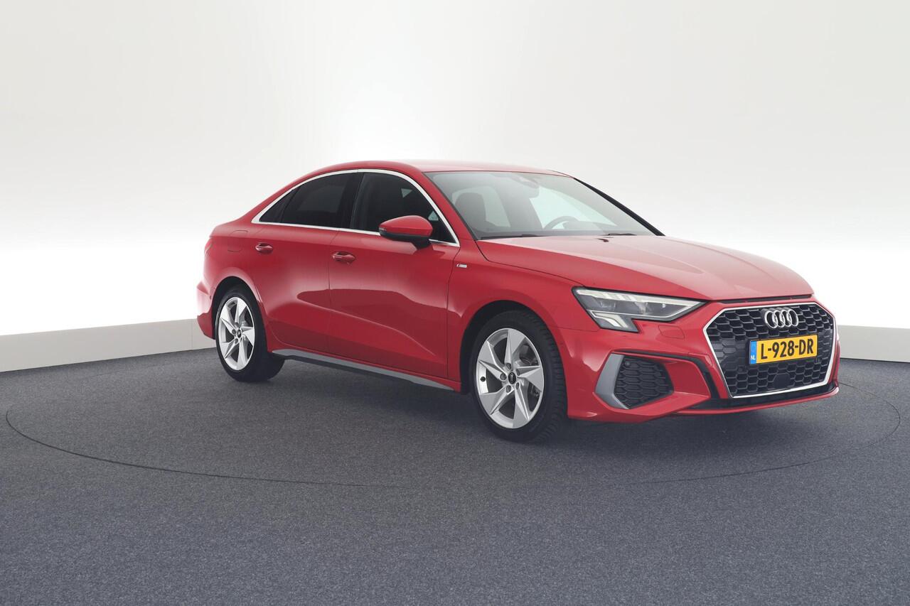 Audi A3 Limousine 30 TFSI 110pk S-Tronic 2x S-Line Leder ACC B&O HUD Stoelverwarming Virtual Cockpit Navigatie
