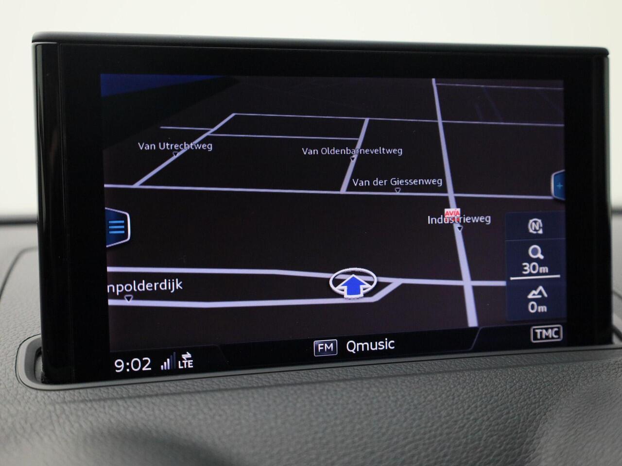 Audi A3 Limousine 35 TFSI/150PK S-tronic S Line · Panoramadak · Trekhaak · Camera + Parkeersensoren