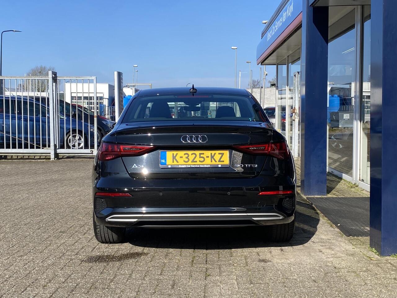 Audi A3 Limousine 30 TFSI Business edition / Automaat / NL-Auto / 1e-Eigenaar / Apple-Carplay & Android-Auto / Adaptieve Cruise-Control / Climate-Control / Draadloze-Telefoonlader / DAB Radio-Bluetooth / Navi / Flippers / LED verlichting / PDC V+A / 17'' LMV / EN