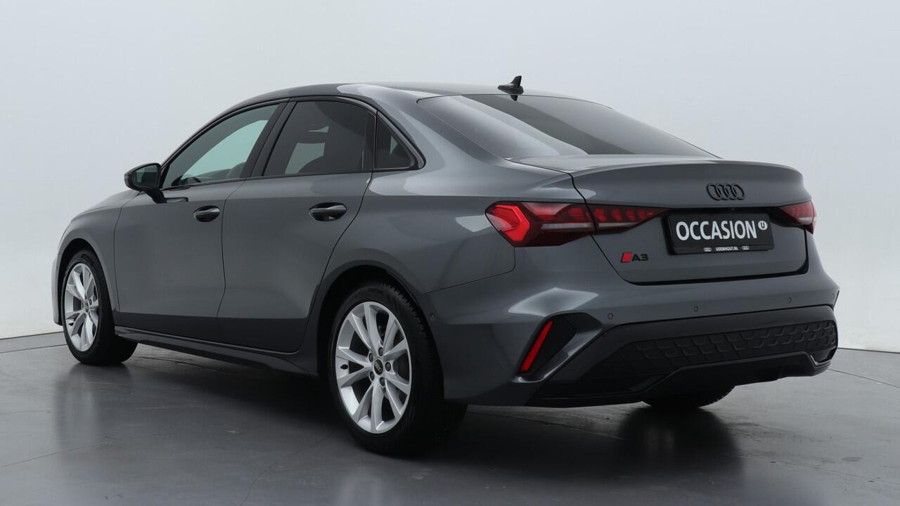 Audi A3 Limousine 30 TFSI S edition | PDC V+A | Camera | Zwart optiek | Audi Sound | Privacy glas |