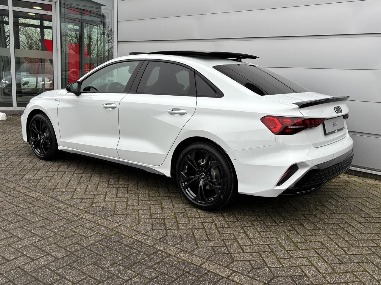 Audi A3 Limousine S edition 30 TFSI 85 kW / 116 PK Limousine 7 versn S tronic 7 | 18" lm Velgen | Elektrisch glazen panorama-dak | Assistentie Pakket |