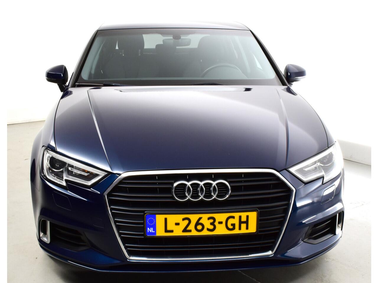 Audi A3 Limousine 35 TFSI Advance Sport Automaat, Privacy glas, Sportstoelen, Trekhaak-Dealer onderhouden