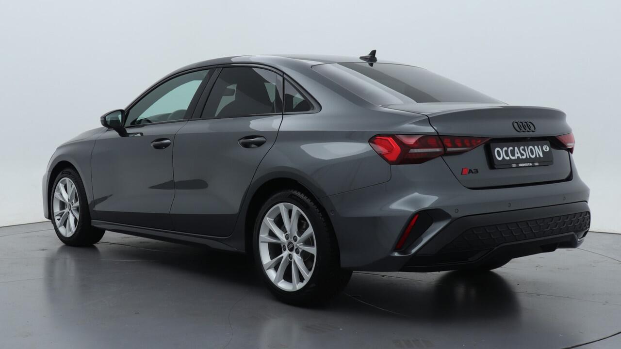 Audi A3 Limousine 30 TFSI S Edition | PDC V+A | Camera | Zwart optiek | Audi Sound | Privacy glas | |