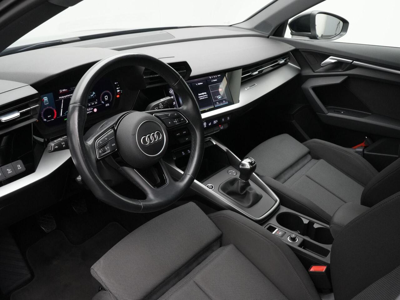 Audi A3 Limousine 30 TFSI 110 pk Business edition | LED | Parkeersensoren achter | Cruise Control | Climatronic | 17 inch