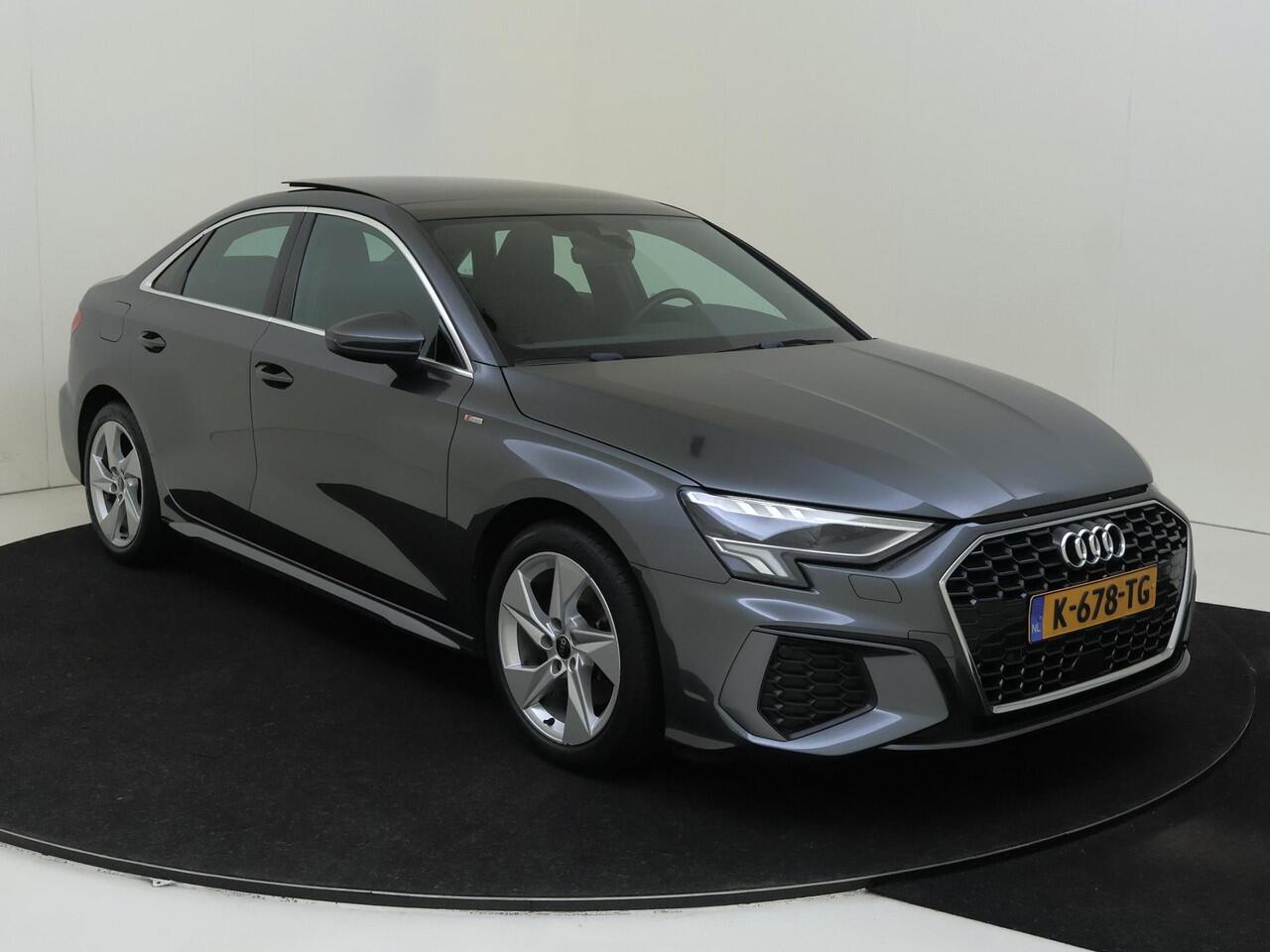 Audi A3 Limousine 35 TFSI S edition | Panoramadak | Full LED verlichting | Cruise Control | Parkeersensoren achter | CarPlay | Navigatie Plus |