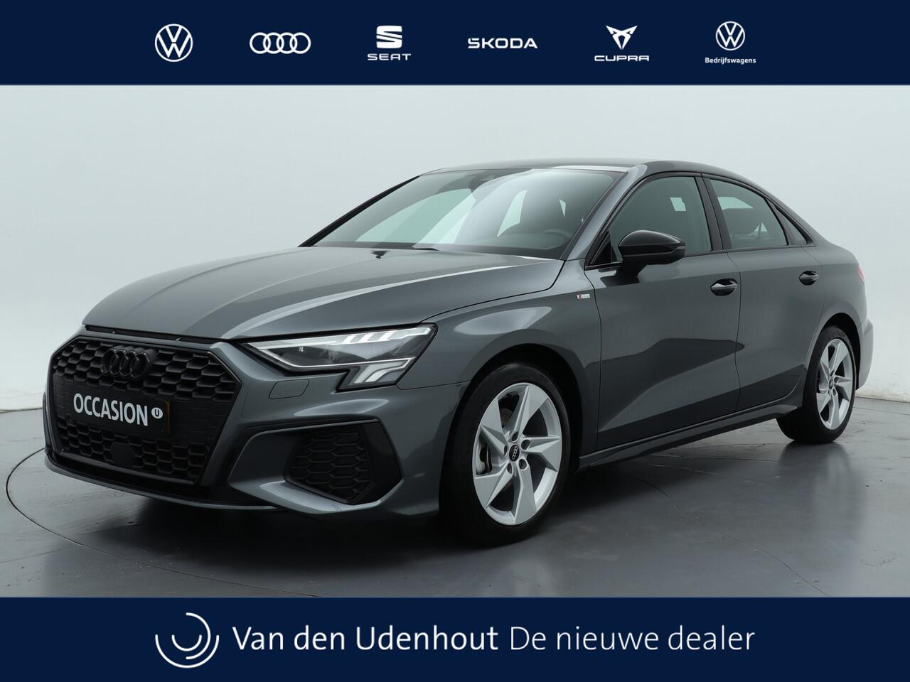 Audi A3 Limousine 30 TFSI S edition | Zwart optiek | LMV | PDC | Navigatie | Carplay |