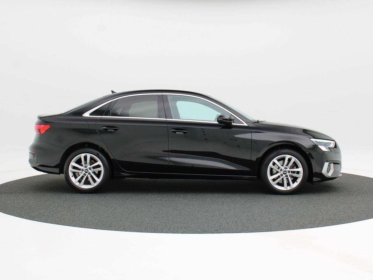 Audi A3 Limousine 30 TFSi 110 Pk Business edition | Cruise Control | Carplay | Stoel Verwarming | Digitaal Dashboard | LED | Sensoren | 17 Inch