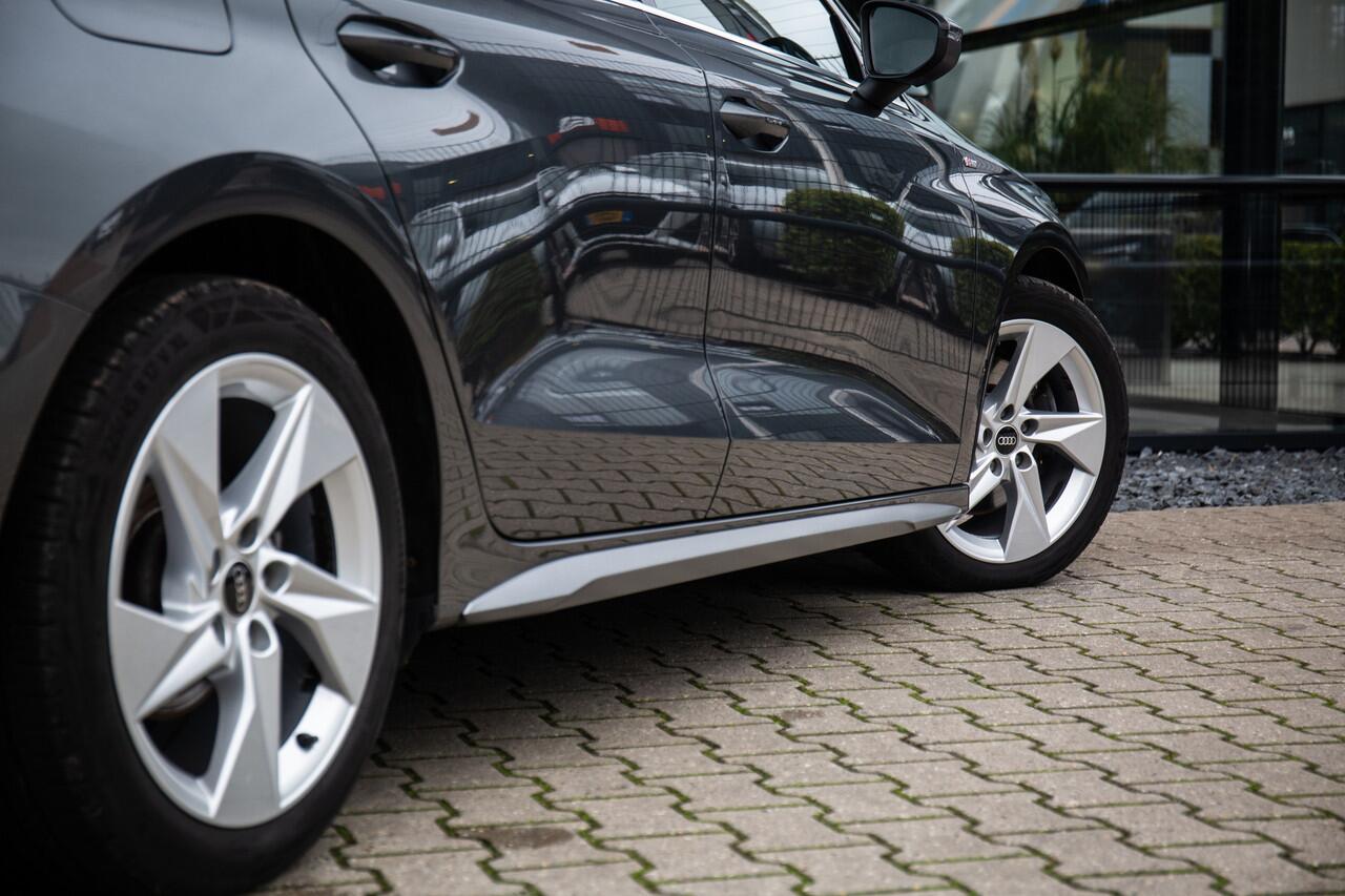 Audi A3 Limousine 35 TFSI S edition , Apple/Android Auto, Sfeerverlichting, Origineel Nederlands