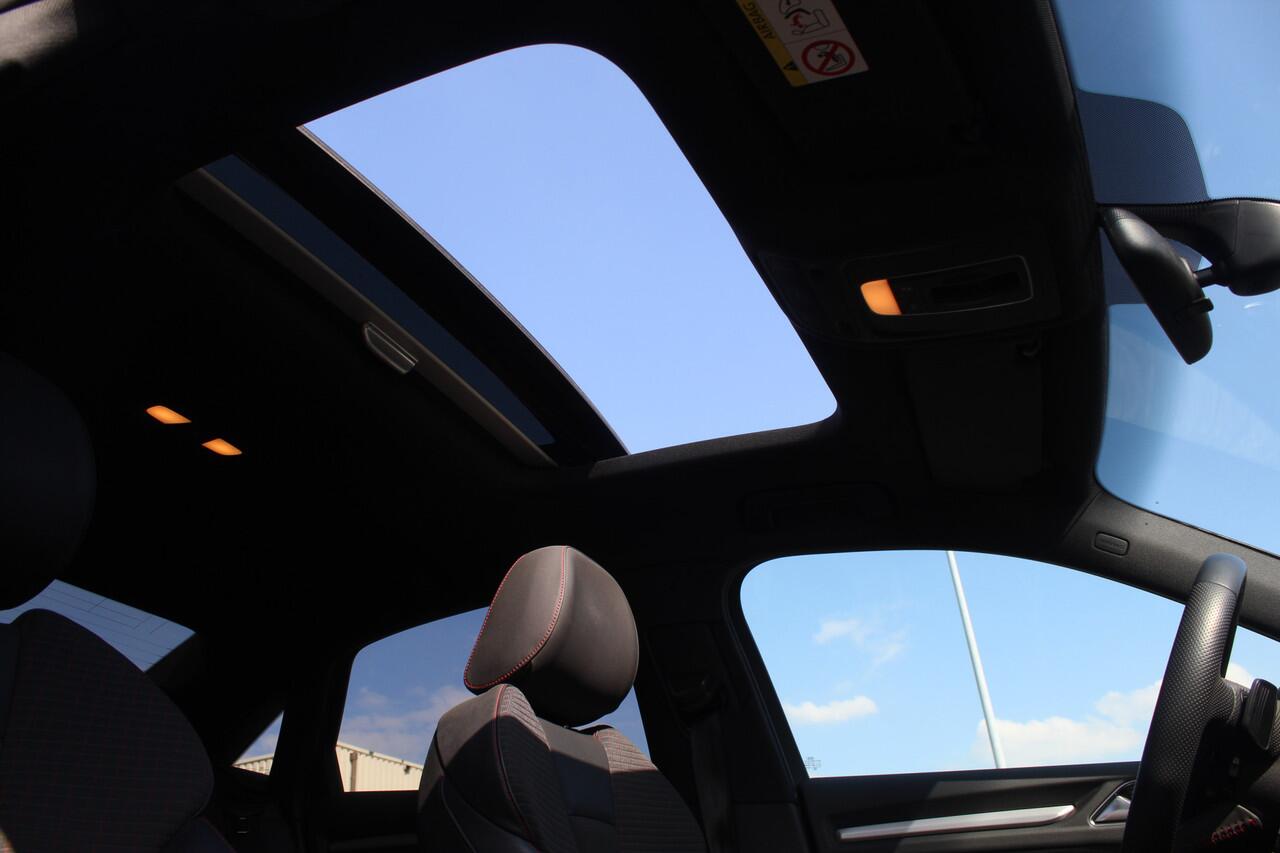 Audi A3 Limousine 2.0 TFSI S3 quattro Panoramadak/Navigatie/Virtual cockpit/Parkeersensoren rondom/Apple carplay/Adaptive cruise control/Stoelverwarming/Climate control/DAB/18'' Lichtmetalen velgen.