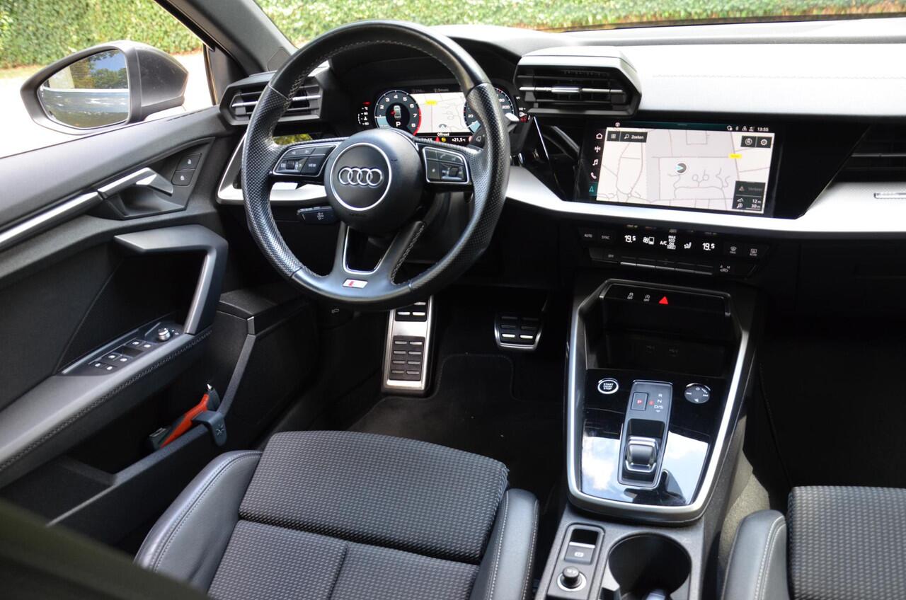 Audi A3 Limousine 30 TFSI S Line Edition Automaat/Navi/Pdc/Ecc/Virtual cockpit/Privacy glass/Cr-Controle/17-Inch Lmv/Bang&Olufsen/Nederlandse auto/led