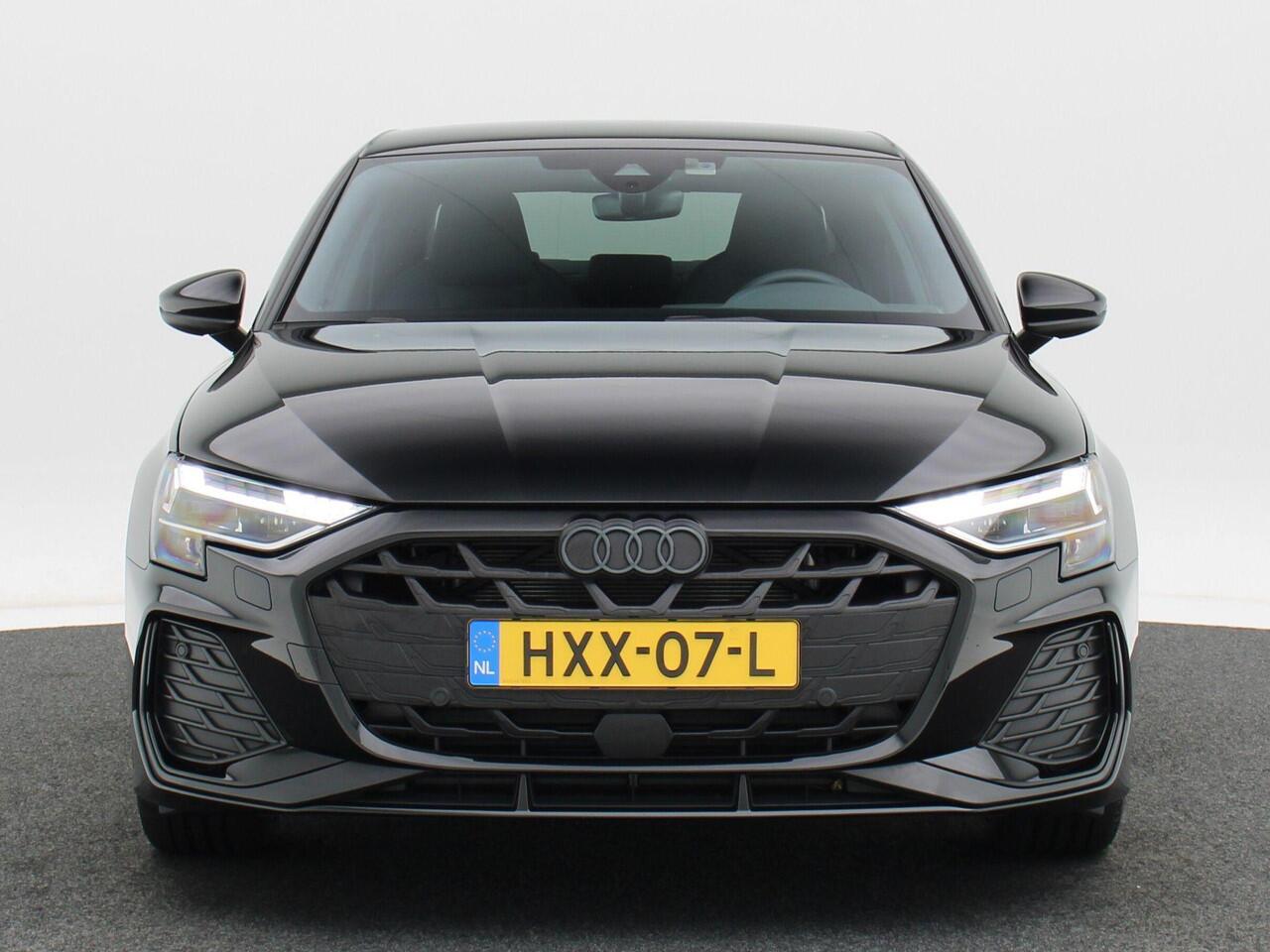 Audi A3 Limousine 30 TFSI | S edition | | 18 inch velgen | Privacyglas | Sonos 3d | Zwart optiek |