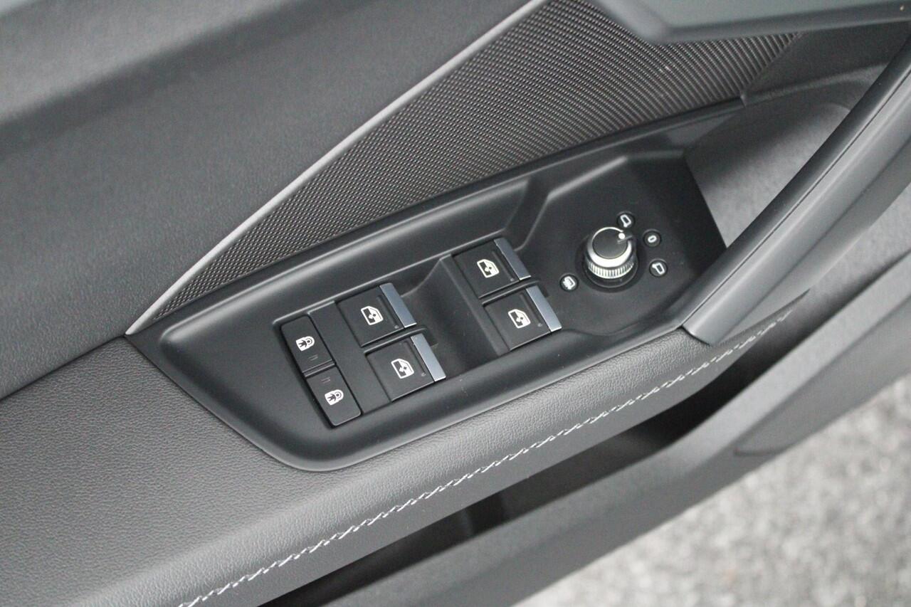 Audi A3 Limousine 35 TFSI 150pk S-Tronic 2x S-Line Navigatie Stoelverwarming