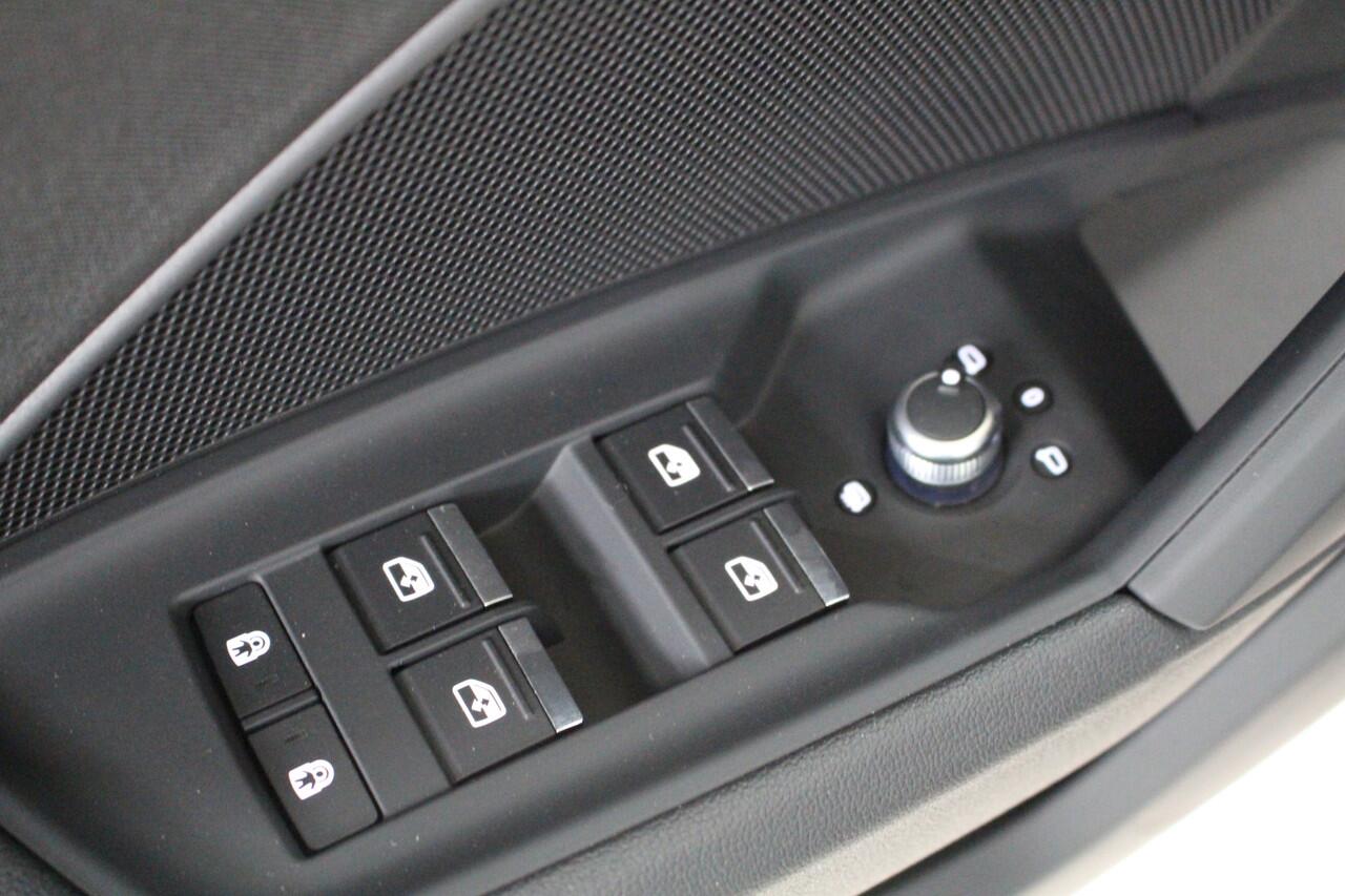 Audi A3 Limousine 30 TFSI Advanced edition Navigatie | Cruise Control | 17" Velgen | PDC Achter