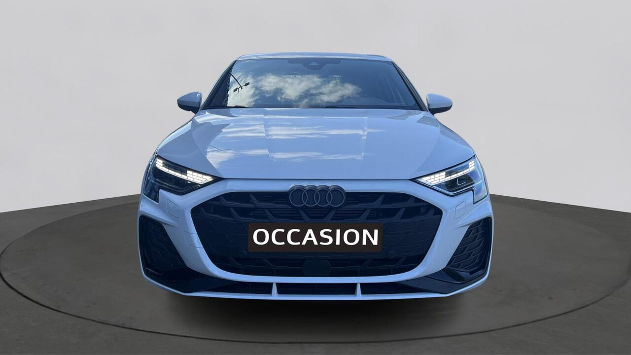 Audi A3 Limousine 30 TFSI 116PK S edition / Parking Plus / Comfort Plus / Privacy glas