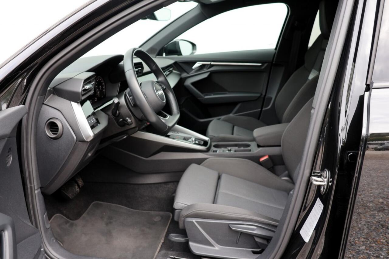 Audi A3 Sportback 45 TFSIe S-Line - 245 pk **Full Led / Park assist / El achterklep