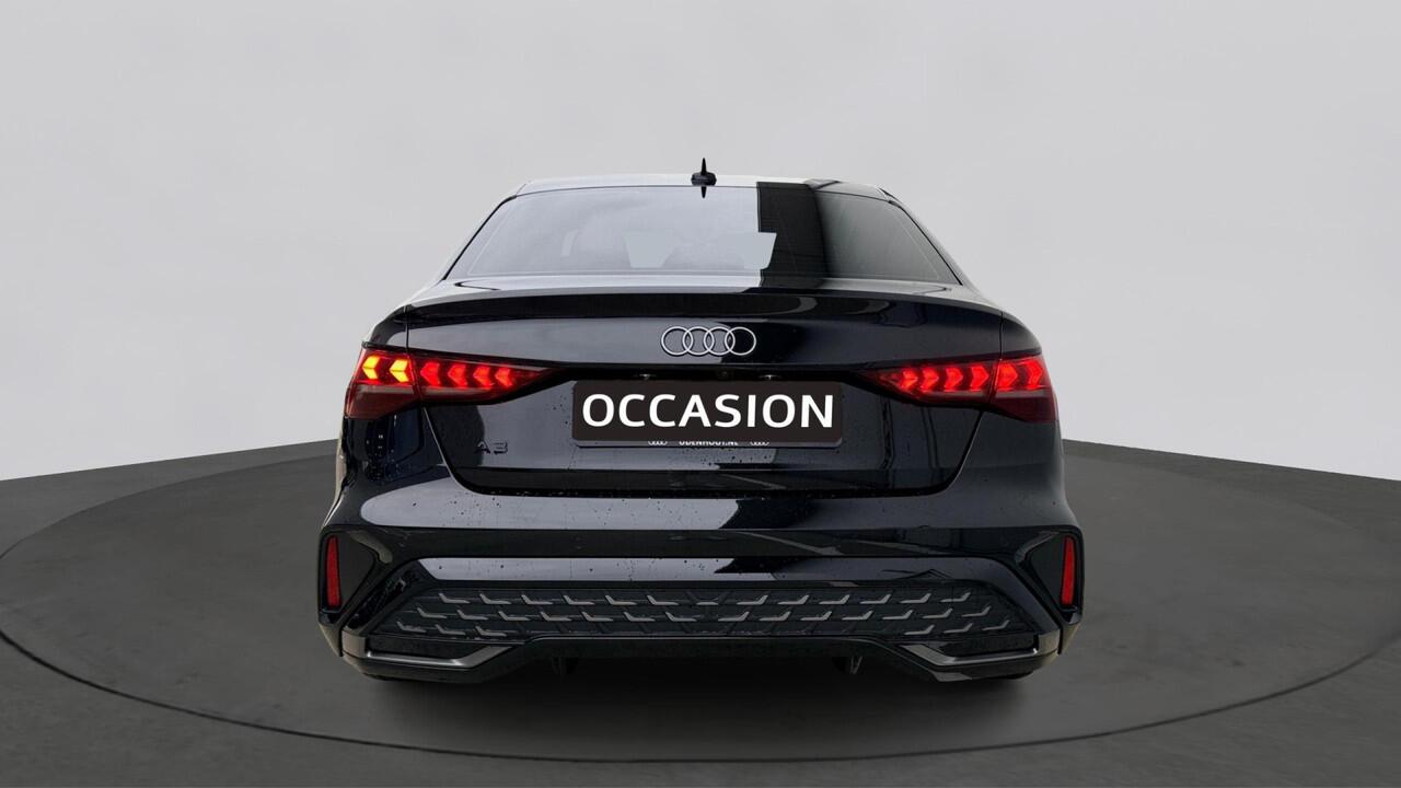 Audi A3 Limousine 30 TFSI 116Pk S Edition / Stoelverwarming / Camera / 19'' LMV