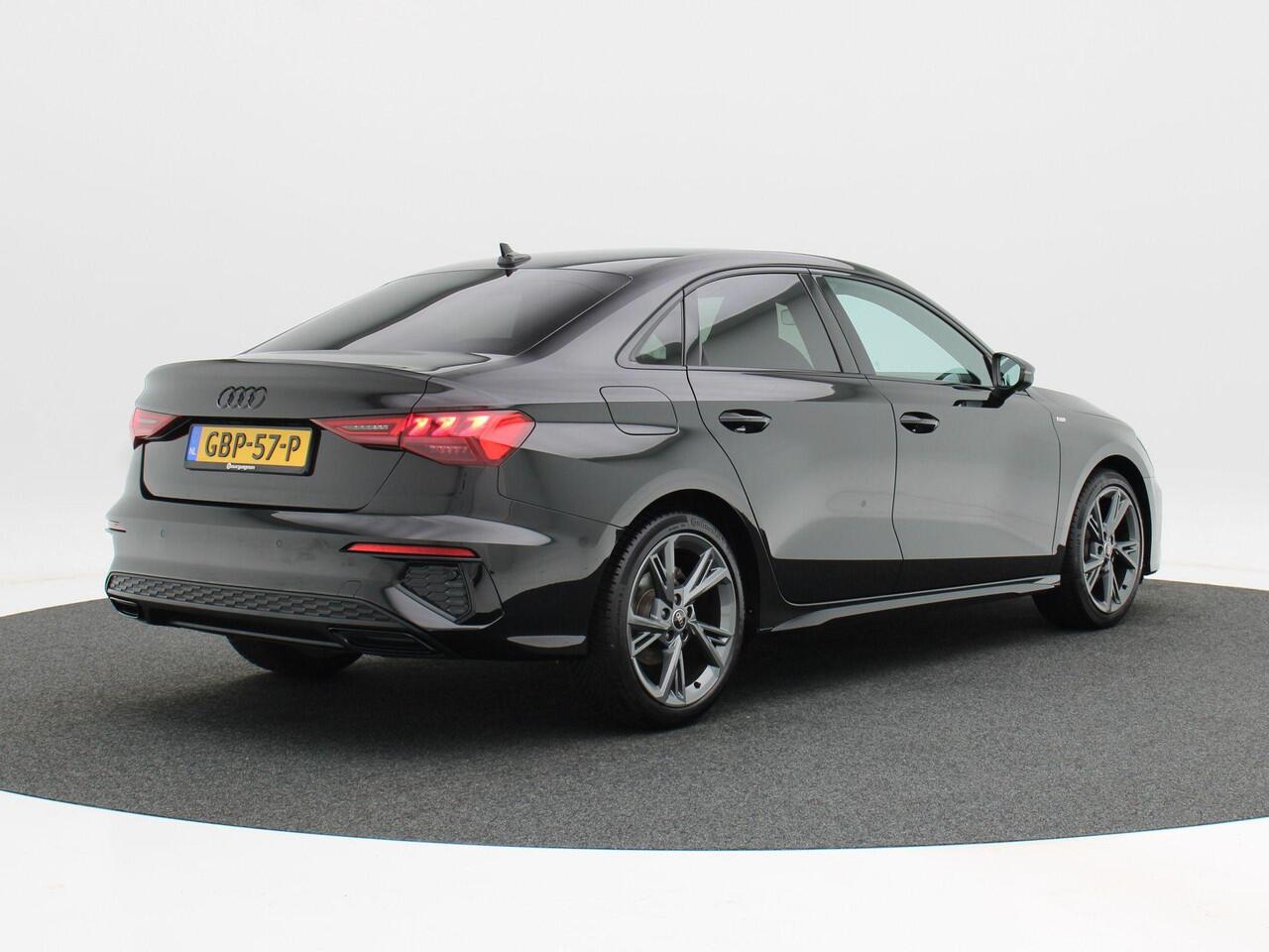 Audi A3 Limousine 30 TFSi Automaat S-Line Automaat | Zwart Optiek | LED | Keyless | Navigatiesysteem | CarPlay | Digitaal Dashboard | Adaptive Cruise | 18 Inch | 11.292 Km!!