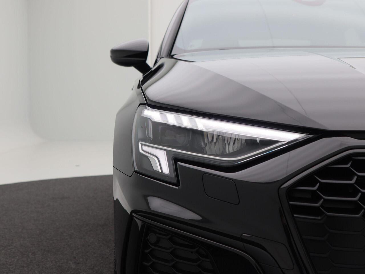 Audi A3 Limousine 30 TFSi Automaat S-Line Automaat | Zwart Optiek | LED | Keyless | Navigatiesysteem | CarPlay | Digitaal Dashboard | Adaptive Cruise | 18 Inch | 11.292 Km!!