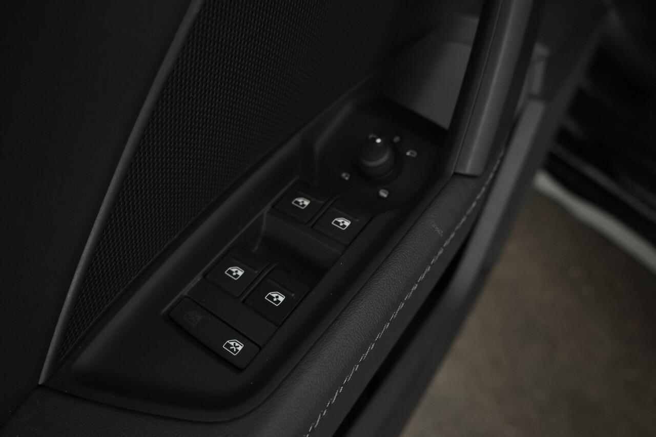 Audi A3 Limousine 30 TFSI S edition S-Line, Volleder, Digital Dash, BOM VOL!!