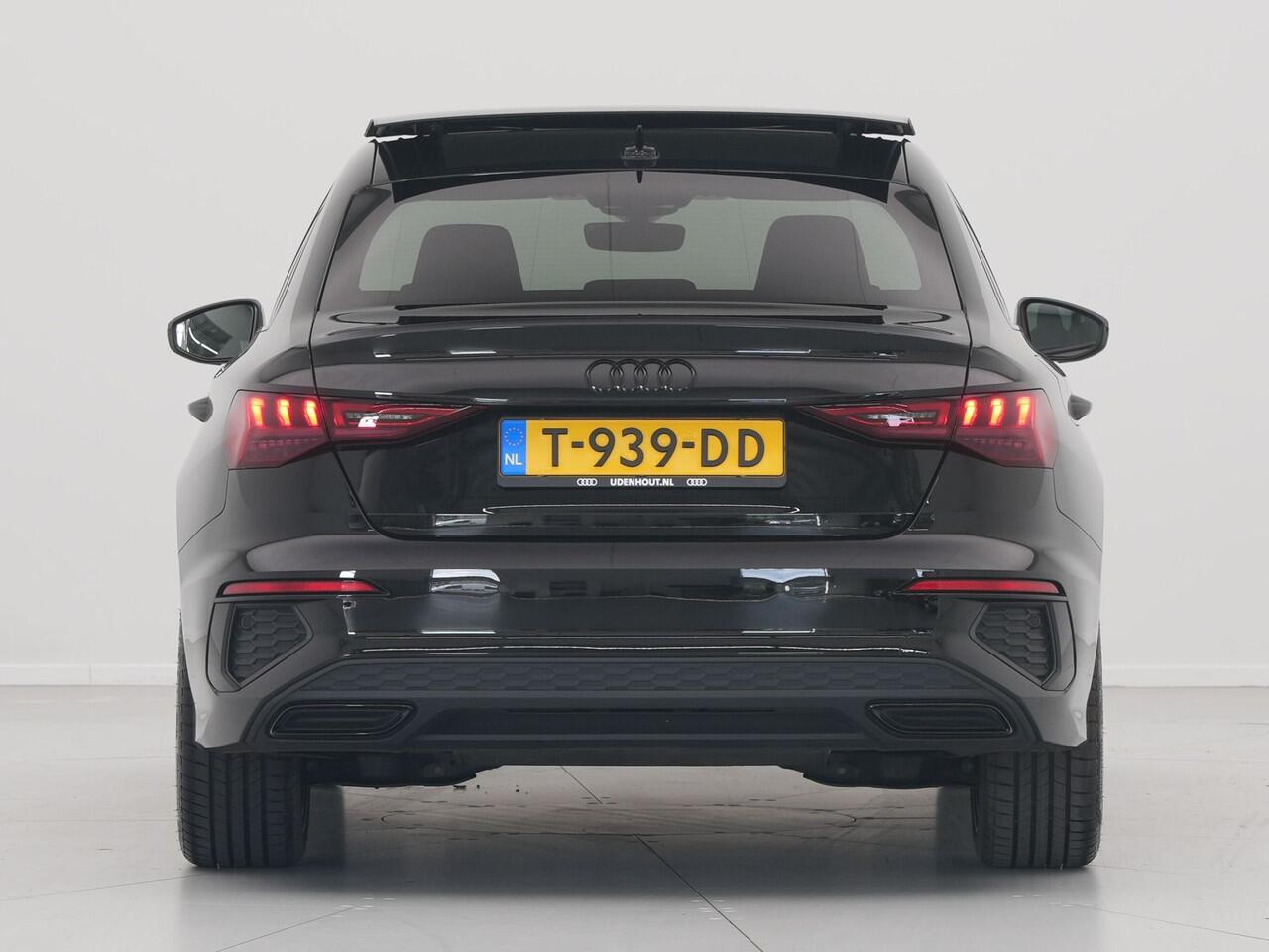 Audi A3 Limousine 35 TFSI 150pk S-Tronic S-Line edition Panorama Navigatie Acc Led 22